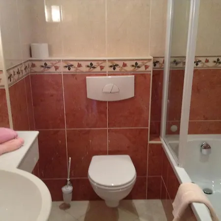 Zum Toni מלון 3*