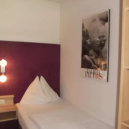 Zum Toni Hotel 3*