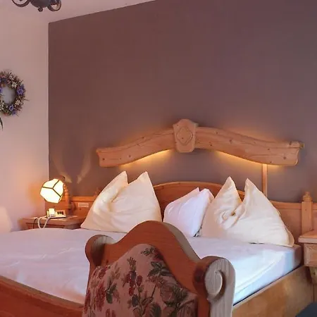 מלון Zum Toni 3*